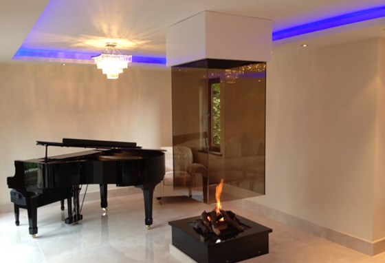 SUSPENDED GLASS FIRES: Bespoke Fireplace Designs